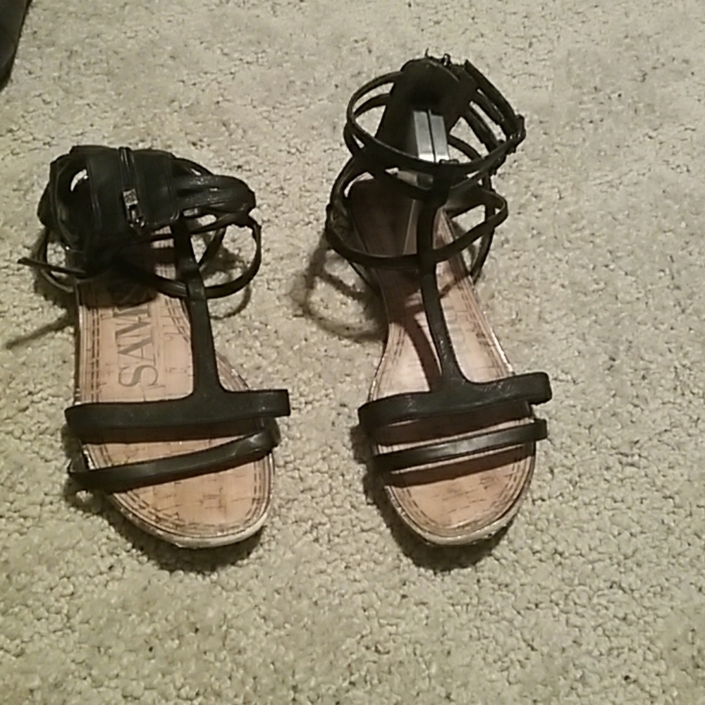 Black gladiator flats